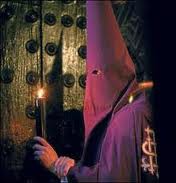 "Estos gilipollas que sigan haciendo méritos..."